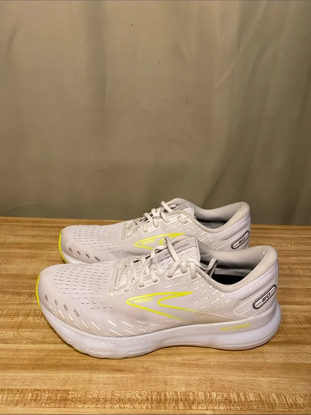 Brooks Men’s Glycerin 20 Running Shoes White/Nightlife size 12M